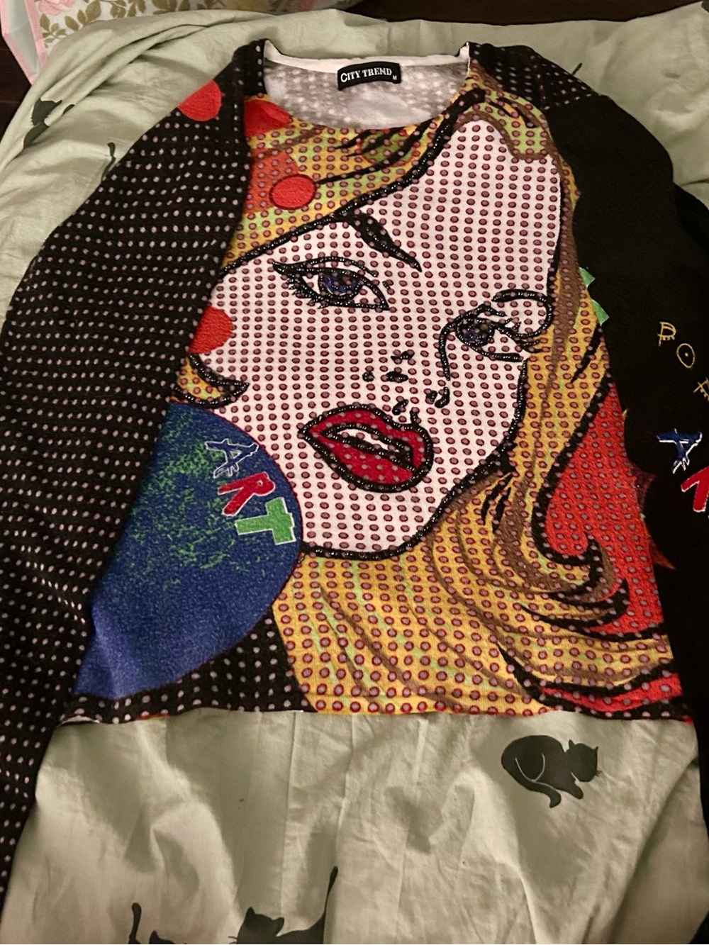 💥 Pop art, Medium (small fit) light sweater, sleeves with designs. Fun piece!